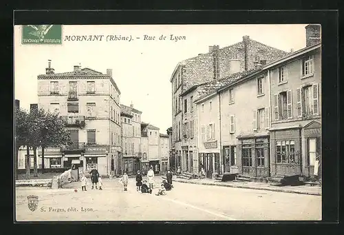 AK Mornant, Magasins en Rue de Lyon