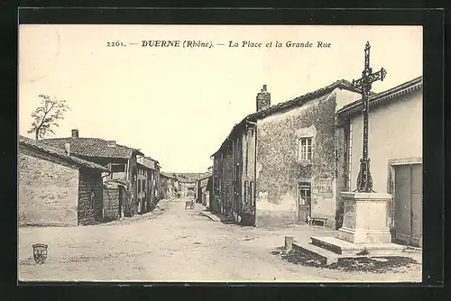 AK Duerne, La Place et la Grande Rue, Croix et Maisons