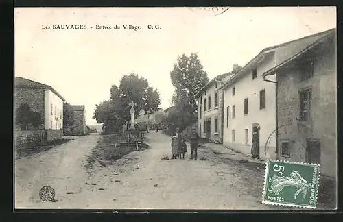 AK Les Sauvages, Entrée du Village, Strassenpartie am Ortseingang