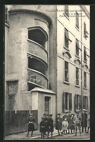 AK Villefrance-sur-Saone, Rue de la Grenette - Montée d`escalier antique
