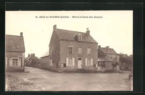 AK Joue-en-Charnie, Mairie et Ecole des Garcons