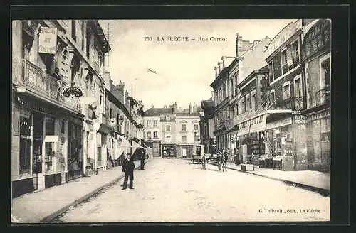 AK La Flèche, Rue Carnot, Strassenpartie