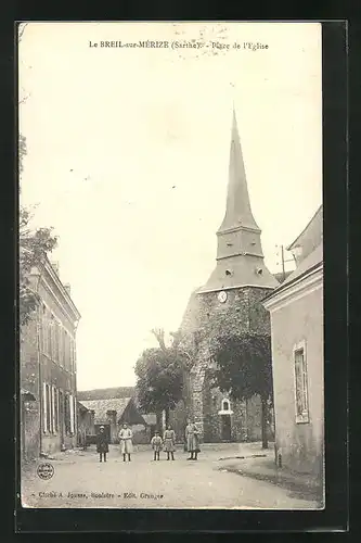AK Le Breil-sur-Mérize, Place de l'Eglise