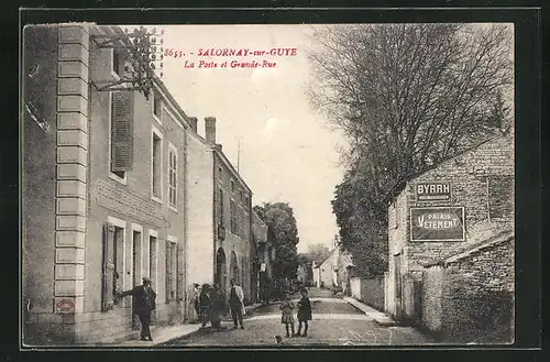 AK Salornay-sur-Guye, La Poste et Grande-Rue