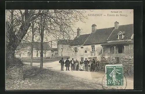 AK Sassangy, Entrée du Bourg, Einwohner auf der Strasse