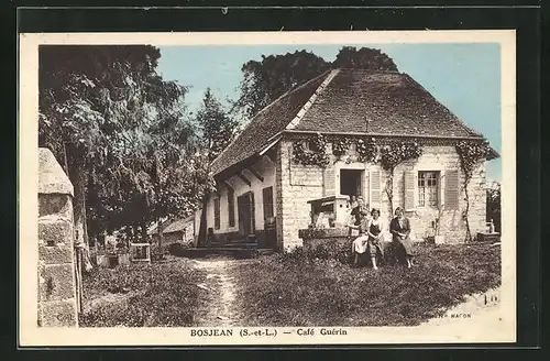 AK Bosjean, Familie sitzt vor Café Guérin