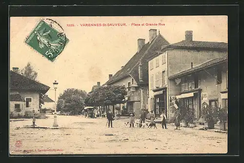 AK Varennes-Saint-Sauveur, Place et Grande Rue