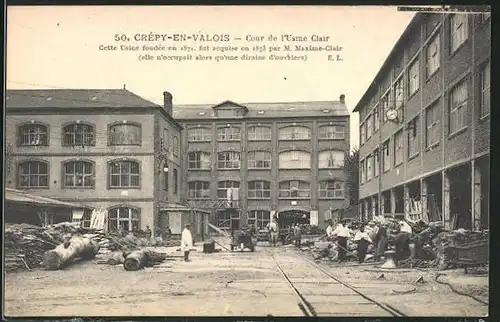 AK Crépy-en-Valois, Cour de l'Usine Clair