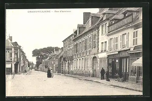 AK Grandvilliers, Rue d`Amiens, Strassenpartie
