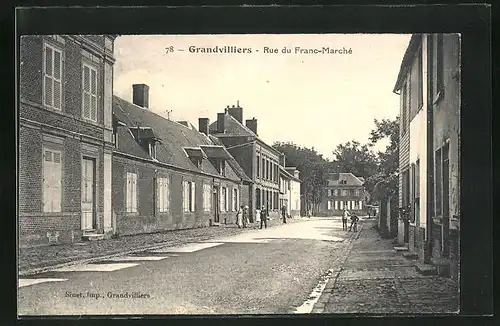 AK Grandvilliers, Rue du Franc-Marché, Strassenpartie