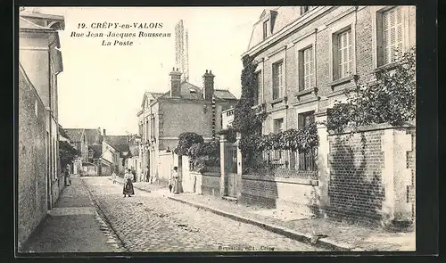 AK Crépy-en-Valois, Rue Jean-Jacques Rousseau, La Poste