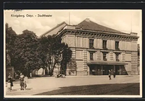 AK Königsberg i. Ostpr., vor dem Stadttheater