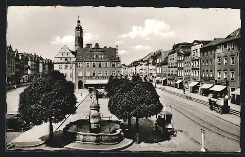 AK Löwenberg in Schlesien, Brunnen auf dem Marktplatz