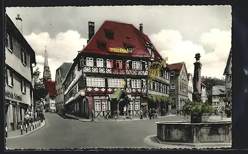 AK Nagold im Schwarzwald, Hotel Post mit Brunnen