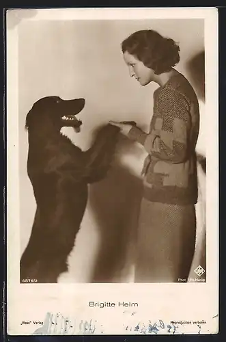 AK Schauspielerin Brigitte Helm mit ihrem Hund