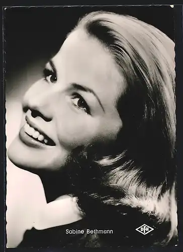 AK Schauspielerin Sabine Bethmann im Halbprofil