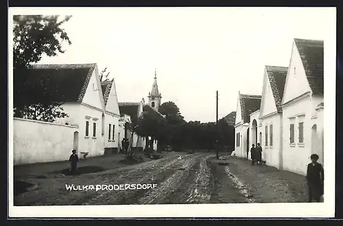 AK Wulka-Prodersdorf, Strassenpartie mit Blick zum Kirchturm