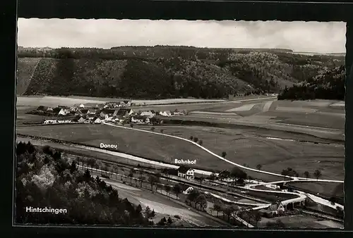 AK Hintschingen, Teilansicht aus der Vogelschau mit Blick auf Gasthof zum Bahnhof