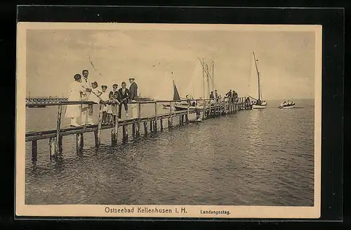 AK Kellenhusen i. H., Landungssteg mit Besuchern und Segelbooten