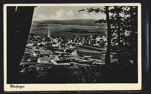 AK Münsingen, Blick von einem Hügel auf den Ort