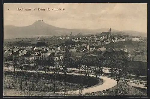 AK Hechingen, Gesamtansicht mit Burg Hohenzollern