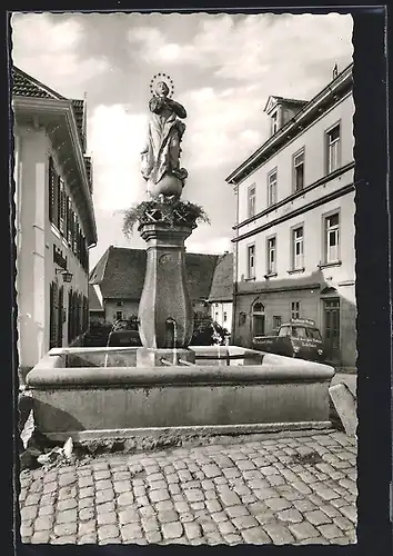 AK Bonndorf /Hochschwarzwald, Blick auf Marktbrunnen, Rothaus-Bräu Auto