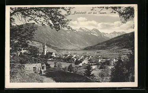 AK Radstadt, Teilansicht mit Kirche und den Tauern