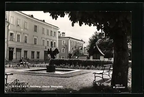 AK Radstadt, Oberer Stadtplatz mit Brunnen