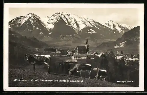 AK St. Johann i. P., Ortspartie mit Heukareck, Hasseck und weidenden Kühen