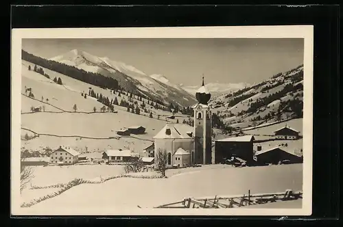 AK Saalbach im Pinzgau, Ortspartie mit Kirche im Schnee