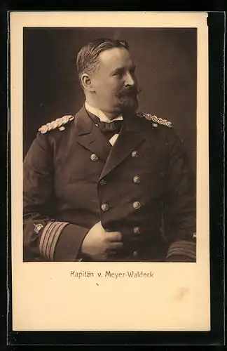 AK Gouverneur Kiautschou, stehend in Kapitänsuniform