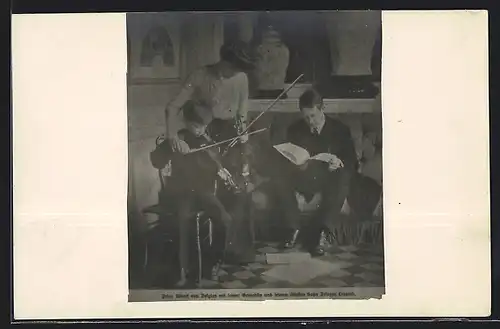 AK Prinz Albert von Belgien mit seiner Gemahlin und seinem Sohn Prinz Leopold beim Geigen Unterricht