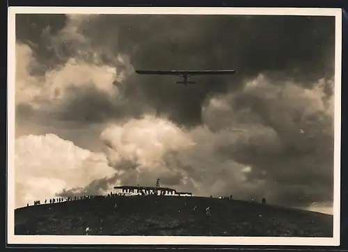 AK Segelflieger, Segelflugwettbewerb auf der Wasserkuppe, Karlsruhe über der Kuppe