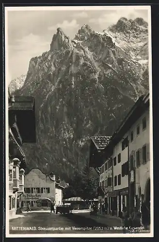 AK Mittenwald, Strassenpartie mit Viererspitze u. Westliche Karwendel