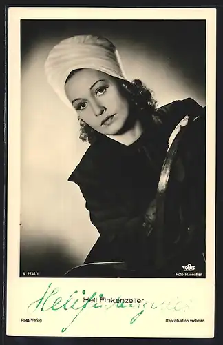 AK Schauspielerin Heli Finkenzeller mit weissem Kopftuch, Autograph