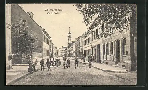 AK Germersheim, Marktstrasse mit Passanten