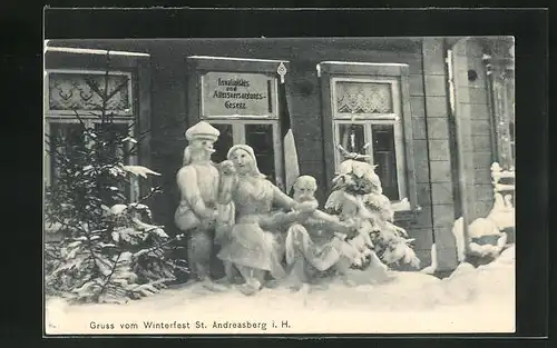 AK St. Andreasberg i. H., Winterfest mit Eisplastiken vor dem Eingang