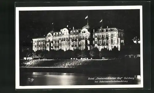 AK Salzburg, Hotel Österreichischer Hof bei Scheinwerferbeleuchtung