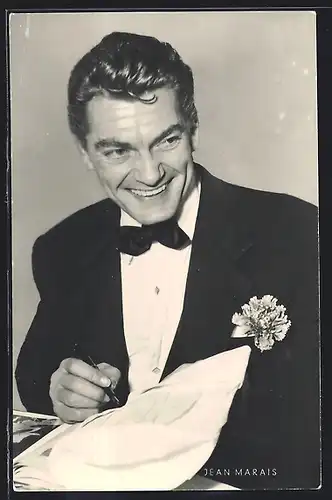 AK SchauspielerJean Marais beim Autogramme geben