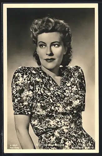 AK Schauspielerin Marianne Hoppe im gemusterten Kleid