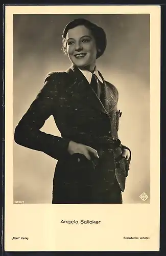AK Schauspielerin Angela Salloker in dunklem Mantel mit Krawatte