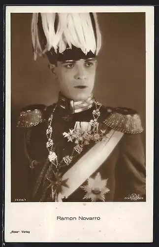 AK Schauspieler Ramon Novarro in Uniform