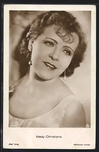 AK Schauspielerin Mady Christians lächelt verträumt