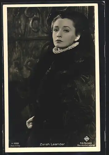 AK Schauspielerin Zarah Leander als Königin in einer Filmrolle