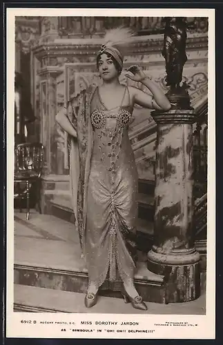 AK Schauspielerin Miss Dorothy Jardon im Kostüm