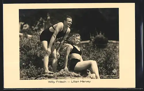 AK Schauspieler Willy Fritsch und Schauspielerin Lilian Harvey in Badekleidung