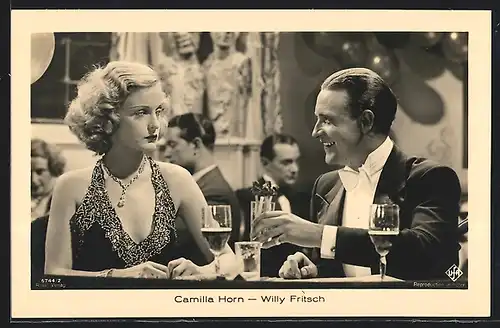 AK Schauspielerin Camilla Horn und Schauspieler Willy Fritsch beim Dinner