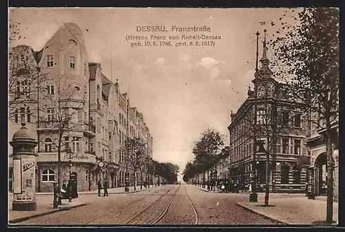 AK Dessau, Litfasssäule und Apotheke in der Franzstrasse