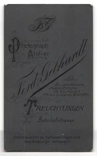 Fotografie F. Gebhardt, Treuchtlingen, Bahnhofstrasse, Junge Frau mit zurückgebundenem Haar und Medaillon