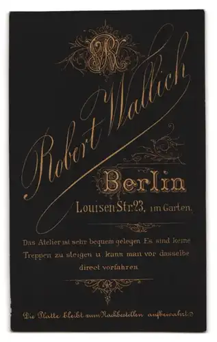 Fotografie Robert Wallich, Berlin, Louisen Str. 23, Gutaussehender junger Mann mit Vollbart